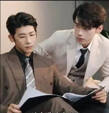 破产后，死对头成老板？《秘书》职场逆袭与爱情